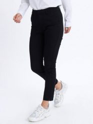 Kaffe Spodnie materiałowe Lea 10505191 Czarny Regular Fit. Czarne spodnie materiałowe Kaffe, bez wzorów, z bawełny. Za 329.99 zł.