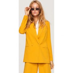 Dwurzędowa marynarka - Żółty. Żółte marynarki i żakiety Reserved, bez wzorów, bez ramiączek. Za 249.99 zł.