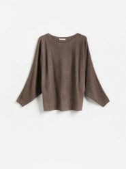 Sweter z kimonowym rękawem - brązowy. Brązowe swetry Reserved, l, bez wzorów, z dzianiny, bez ramiączek. Za 99.99 zł.