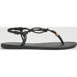 Sandały z rzemykami - Czarny. Czarne sandały marki Sinsay, bez wzorów. Za 39.99 zł.