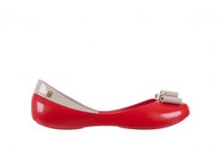 Melissa Queen V AD Red Beige. Czerwone baleriny Melissa, bez wzorów, z gumy, klasyczne, z otwartym noskiem, bez obcasa, bez zapięcia. W wyprzedaży za 199.00 zł.