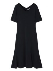 TATUUM Sukienka w kolorze granatowym rozmiar: XL. Niebieskie sukienki Tatuum, xl, bez wzorów, bez kołnierzyka, bez ramiączek, midi, rozkloszowane. Za 174.84 zł.