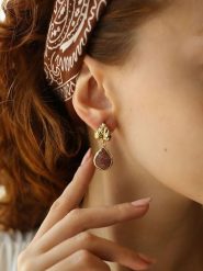 Pierres delicates Pozłacane kolczyki-wkrętki z kwarcem rozmiar: onesize. Różowe kolczyki Pierres delicates, z kwarcem, pozłacane. Za 43.99 zł.