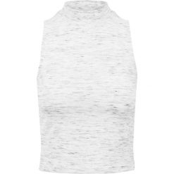 Damski, klasyczny, miejski crop top w stylu pace. Białe topy Urban Classics, bez wzorów, klasyczne, bez kołnierzyka, bez ramiączek. Za 92.50 zł.