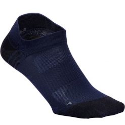 Skarpetki do chodzenia WS 500 Fresh Invisible granatowe. Niebieskie skarpetki NEWFEEL, bez wzorów, z elastanu. Za 14.99 zł.