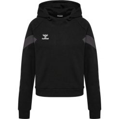 Bluza z kapturem dla kobiet Hummel Travel. Czarne bluzy Hummel, bez wzorów, sportowe, bez ramiączek, z kapturem. Za 236.50 zł.