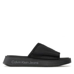 Klapki Calvin Klein Jeans. Czarne klapki Calvin Klein Jeans, bez wzorów, z jeansu, bez obcasa, bez zapięcia. Za 249.99 zł.