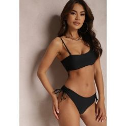 Czarne Bikini Phylythia. Czarne bikini Renee, bez wzorów. W wyprzedaży za 77.99 zł.