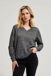 Bluza z dekoltem w serek i metalizowaną nitką szara. Szare bluzy MOODO, l, bez wzorów, z bawełny, bez kaptura. W wyprzedaży za 43.99 zł.