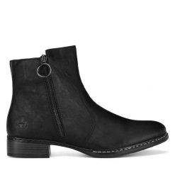 Botki Rieker. Czarne botki Rieker, bez wzorów, bez obcasa, na płaskiej podeszwie, bez zapięcia. Za 237.99 zł.