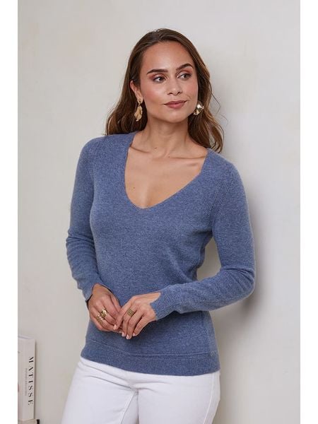 Soft Cashmere Kaszmirowy sweter w kolorze niebieskim rozmiar: 38. Niebieskie swetry Soft Cashmere, bez wzorów, z kaszmiru, klasyczne, bez ramiączek. Za 352.21 zł.