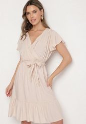 Beżowa Wiskozowa Sukienka z Kopertowym Dekoltem i Paskiem Aurenelle. Brązowe sukienki Born2be, na co dzień, l, bez wzorów, z jeansu, eleganckie, bez kołnierzyka, bez ramiączek, midi, dopasowane. W wyprzedaży za 50.99 zł.