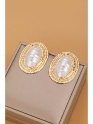 Atelier MIU Pozłacane kolczyki z perłami rozmiar: onesize. Białe kolczyki atelier MIU, z perłą, pozłacane. Za 34.99 zł.