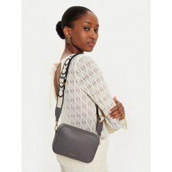 Torebka Coccinelle. Szare listonoszki Coccinelle, bez wzorów, bez dodatków. Za 759.99 zł.