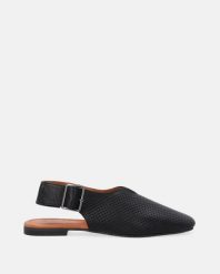 SANDAŁY DAMSKIE W KOLORZE CZARNYM 13412608 BLACK. Czarne sandały Venezia, bez wzorów, ze skóry, bez obcasa, bez zapięcia. Za 339.00 zł.