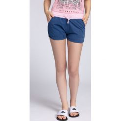 Spodenki dresowe damskie SKDD003 - denim melanż. Czerwone szorty 4f, melanż, z bawełny. W wyprzedaży za 59.99 zł.