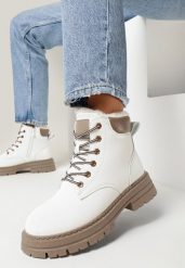 Białe Traperki Mocno Ocieplone z Dodatkowym Sznurowaniem Lakyta. Białe traperki Born2be, bez wzorów, z futra, eleganckie, bez obcasa, na płaskiej podeszwie, bez zapięcia. Za 79.99 zł.