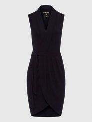 Les Lunes Sukienka "Joy" w kolorze czarnym rozmiar: XS. Czarne sukienki Les Lunes, na imprezę, s, bez wzorów, z wiskozy, klasyczne, bez kołnierzyka, bez ramiączek, midi, kopertowe. Za 217.99 zł.