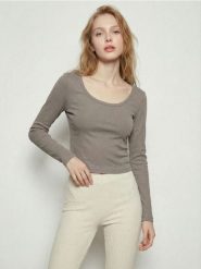 Bawełniana bluzka z długim rękawem - brązowy. Brązowe bluzki Sinsay, l, bez wzorów, z bawełny, bez kołnierzyka, bez ramiączek. Za 19.99 zł.