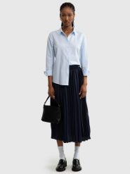 Spódnica damska midi plisowana granatowa Drumia 403. Niebieskie spódnice BIG STAR, l, w ażurowe wzory, eleganckie, midi, koszulowe. W wyprzedaży za 139.99 zł.