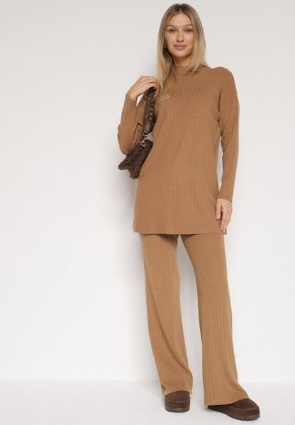 Brązowy Prążkowany Komplet Dzianinowy z Bawełną Sweter z Półgolfem i Spodnie Elweda. Brązowe swetry Born2be, bez wzorów, z bawełny, klasyczne, bez ramiączek. Za 109.99 zł.