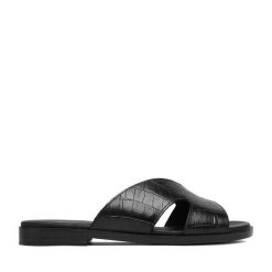 Klapki Lasocki. Czarne klapki Lasocki, bez wzorów, bez obcasa, bez zapięcia. Za 149.99 zł.