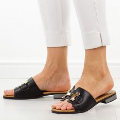 Czarne klapki damskie Potocki 30305. Czarne klapki POTOCKI, bez wzorów, z jeansu, eleganckie, bez obcasa, na płaskiej podeszwie, bez zapięcia. Za 149.00 zł.
