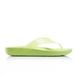 Japonki Dla Dorosłych Crocs Splash Glossy Flip. Zielone japonki Crocs, bez wzorów, z materiału. Za 99.99 zł.
