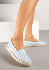 Jasnoniebieskie Plecione Espadryle Vices z Kwiatowym Motywem z Ażurowymi Wycięciami Honavia. Niebieskie espadryle Renee, w ażurowe wzory, z jeansu, bez obcasa. W wyprzedaży za 35.99 zł.
