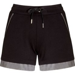 Szorty EA7 EMPORIO ARMANI. Czarne szorty EA7 Emporio Armani, bez wzorów, z tkaniny. W wyprzedaży za 264.00 zł.