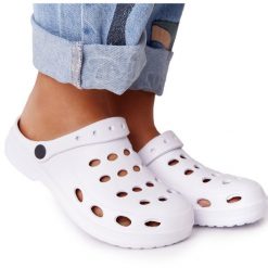 Flameshoes Damskie Klapki Białe Piankowe Eva. Białe klapki bez wzorów, sportowe, bez obcasa, bez zapięcia. Za 77.70 zł.