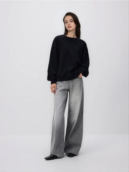 Gładka bluza z bawełną - czarny. Czarne bluzy Reserved, l, bez wzorów, z bawełny, bez ramiączek, bez kaptura. Za 89.99 zł.