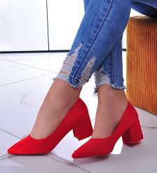 Zamszowe czółenka damskie Czerwone /G8-2 10378 S424/ 37. Czerwone czółenka NoName, bez wzorów, z zamszu, bez obcasa, na szpilce, bez zapięcia. Za 89.90 zł.