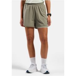 Spodenki damskie Odlo ESSENTIAL 4 INCH 2-in-1 short. Brązowe szorty ODLO, bez wzorów. W wyprzedaży za 242.99 zł.