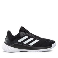 Buty halowe adidas. Czarne buty sportowe lifestyle adidas, bez wzorów, bez zapięcia. Za 259.99 zł.