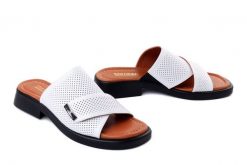 Artiker Relaks 58C2791 biały, klapki damskie. Białe klapki Artiker Relaks, bez wzorów, bez obcasa, bez zapięcia. Za 219.90 zł.