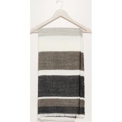 Szal - Jasny szar. Szaliki i kominy marki House. W wyprzedaży za 19.99 zł.