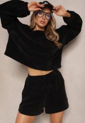 Czarny Basicowy Komplet Szorty i Bluza Novirissa. Czarne bluzy Renee, na lato, bez wzorów, z materiału, bez kaptura. W wyprzedaży za 127.99 zł.