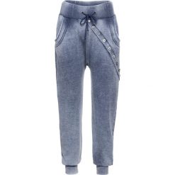 Spodnie dresowe z długą plisą guzikową bonprix indygo "oil wash". Spodnie dresowe marki Nike. Za 89.99 zł.