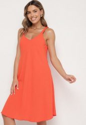 Czerwona Sukienka z Wiskozy o Trapezowym Kroju na Ramiączkach Folindea. Czerwone sukienki Born2be, na co dzień, m, bez wzorów, z wiskozy, klasyczne, bez kołnierzyka, bez ramiączek, midi, trapezowe. Za 54.99 zł.