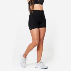 Spodenki fitness cardio damskie Domyos. Czarne szorty sportowe DOMYOS, bez wzorów, z materiału, z podwyższonym stanem, na fitness i siłownię. Za 39.99 zł.