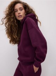 Gładka bluza z bawełną - ciemnofioletowy. Fioletowe bluzy bez kaptura Reserved, l, bez wzorów, z bawełny, bez kaptura. Za 129.99 zł.