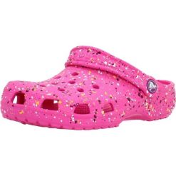 Sandały CROCS CLASSIC PAINT SPLATT Rose. Czerwone sandały Crocs, bez wzorów, z syntetyku, bez obcasa, bez zapięcia. Za 245.99 zł.