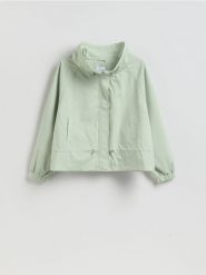 Krótka parka ze ściągaczami - jasnozielony. Zielone płaszcze Reserved, l, bez wzorów, z tkaniny, bez kaptura. Za 159.99 zł.