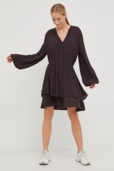 Billabong sukienka kolor szary midi oversize. Szare sukienki Billabong, l, bez wzorów, bez kołnierzyka, bez ramiączek, maxi, oversize. W wyprzedaży za 264.99 zł.