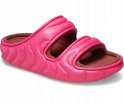 Klapki Dla Dorosłych Crocs Classic Cozzy Overpuff. Czerwone klapki Crocs, bez wzorów, z materiału, bez obcasa, bez zapięcia. Za 202.99 zł.