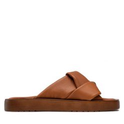 Klapki Bata. Brązowe klapki Bata, bez wzorów, bez obcasa, bez zapięcia. Za 249.99 zł.