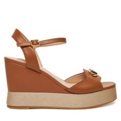 Sandały Liu Jo. Brązowe sandały Liu Jo, bez wzorów, bez obcasa, na koturnie, bez zapięcia. Za 329.99 zł.