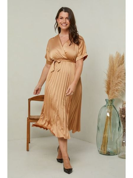 Curvy Lady Sukienka w kolorze beżowym rozmiar: 48/50. Brązowe sukienki Curvy Lady, na co dzień, bez wzorów, z tkaniny, klasyczne, bez kołnierzyka, bez ramiączek, maxi, proste. Za 83.03 zł.