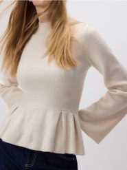 Sweter z baskinką - kremowy. Białe swetry Reserved, l, bez wzorów, z dzianiny, bez ramiączek. Za 129.99 zł.